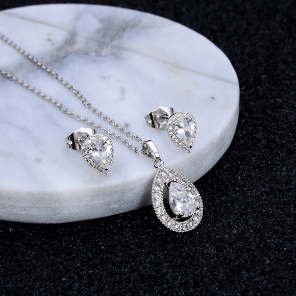 Stainless steel necklace & earrings set - Picture 4 of 6